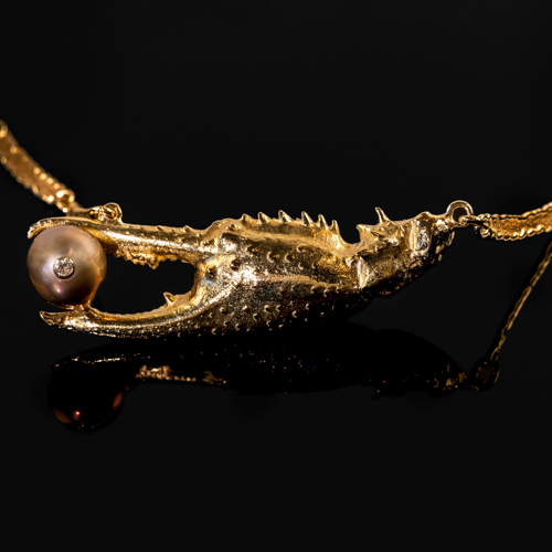 Flusskrebsschere, Collier in Gelbgold mit<br/>Tahiti-Perle und Brillant